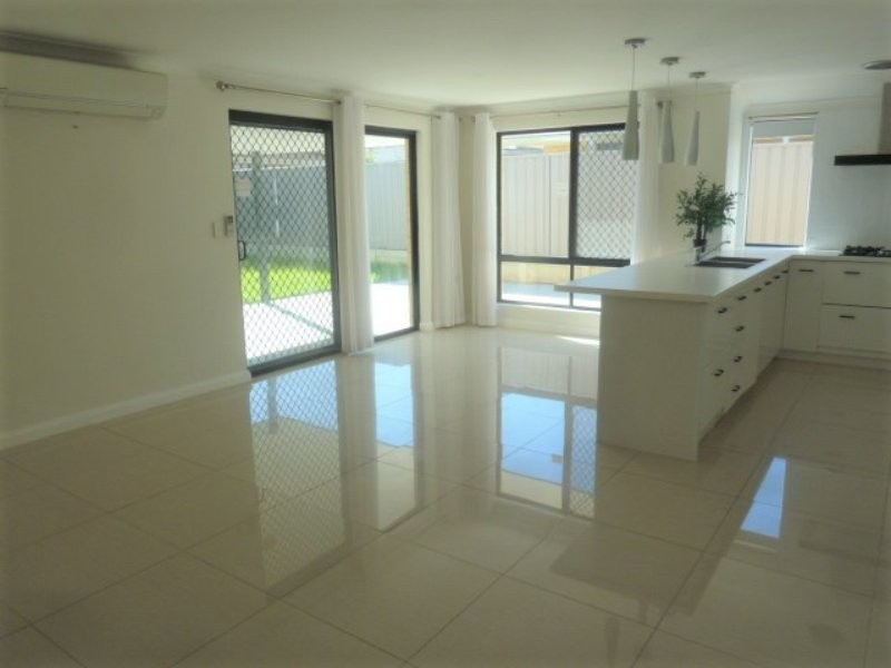 33 Ninth Road, Brookdale WA 6112