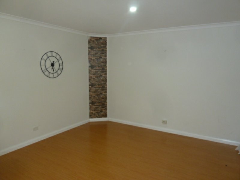 33 Ninth Road, Brookdale WA 6112