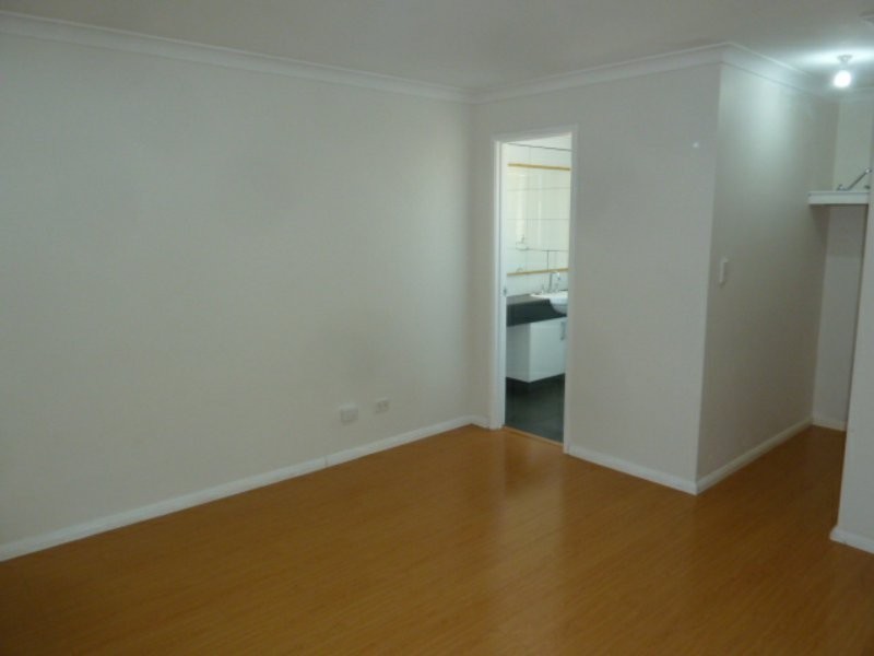 33 Ninth Road, Brookdale WA 6112