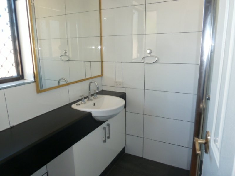 33 Ninth Road, Brookdale WA 6112