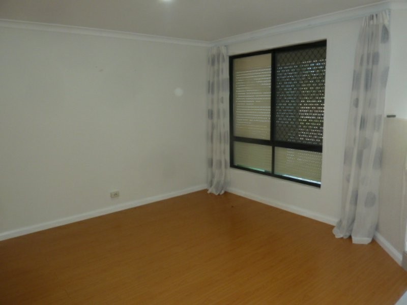 33 Ninth Road, Brookdale WA 6112