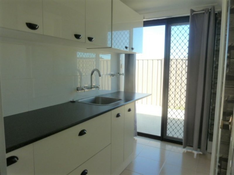 33 Ninth Road, Brookdale WA 6112