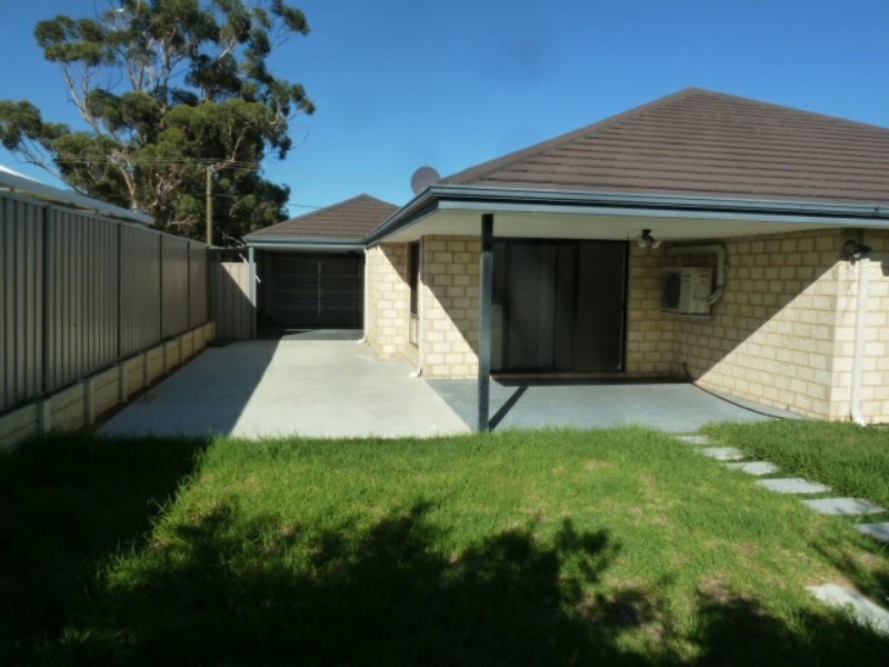 33 Ninth Road, Brookdale WA 6112