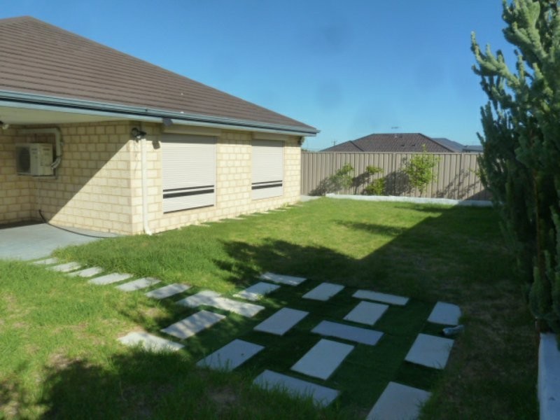 33 Ninth Road, Brookdale WA 6112