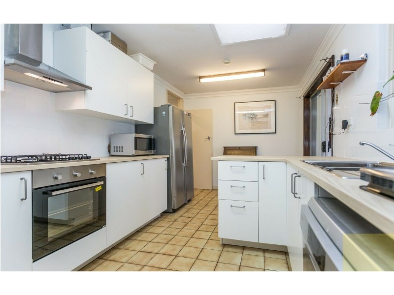 6 Kari Court, Camillo WA 6111
