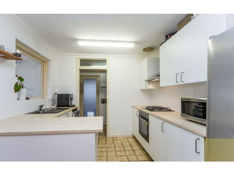 6 Kari Court, Camillo WA 6111