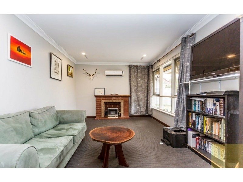 6 Kari Court, Camillo WA 6111