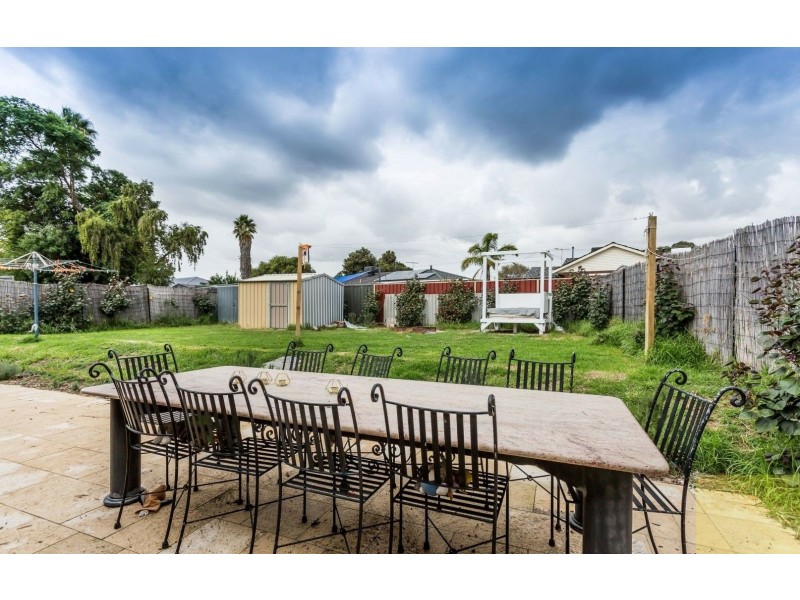 6 Kari Court, Camillo WA 6111