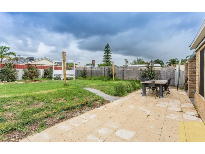 6 Kari Court, Camillo WA 6111