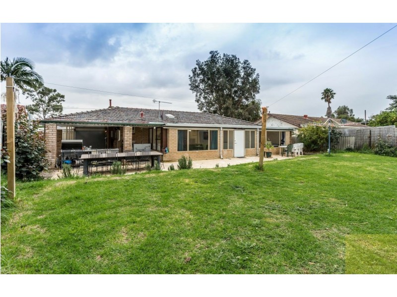 6 Kari Court, Camillo WA 6111