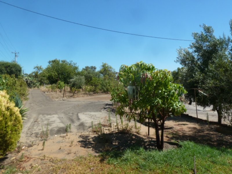 318 Mandogalup Road, Mandogalup WA 6167