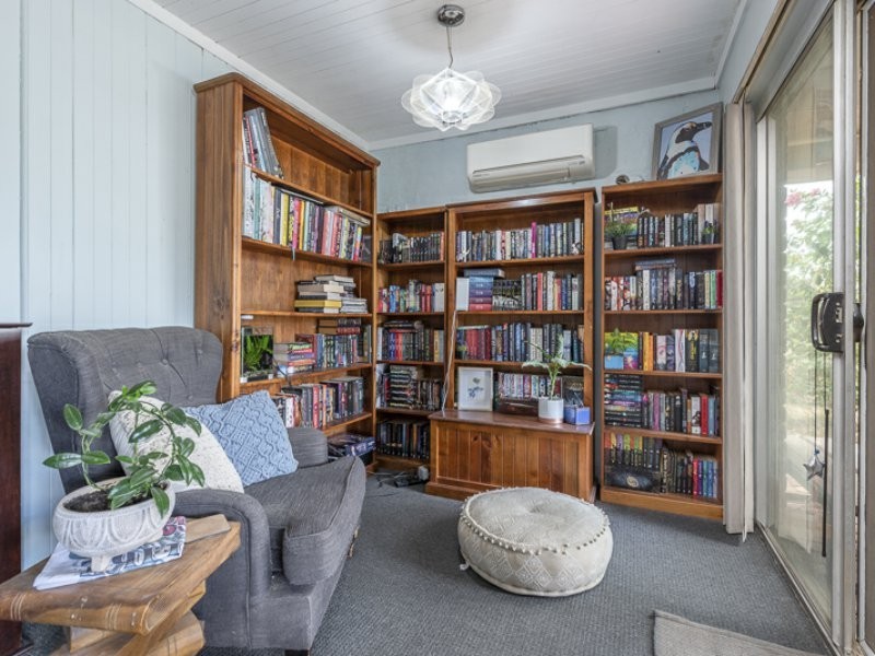 5 St Georges Avenue, Champion Lakes WA 6111