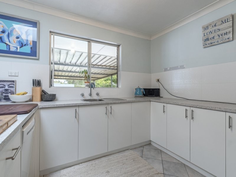 5 St Georges Avenue, Champion Lakes WA 6111