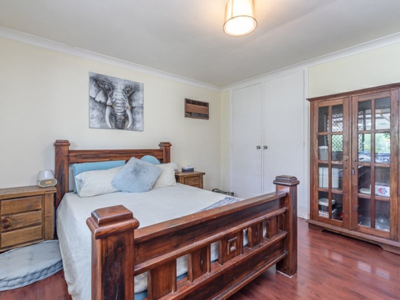 5 St Georges Avenue, Champion Lakes WA 6111