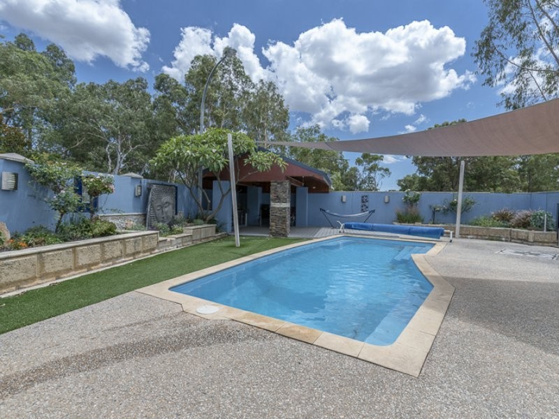 5 St Georges Avenue, Champion Lakes WA 6111