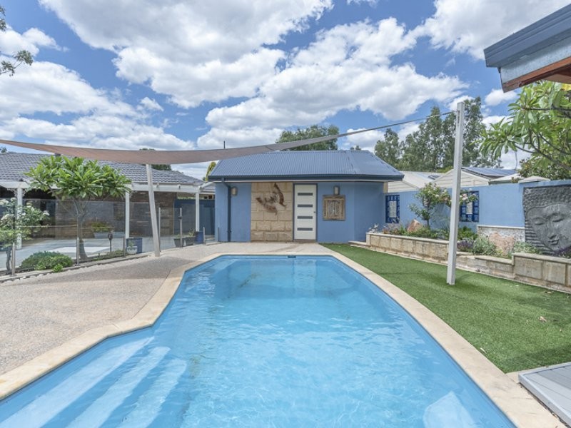 5 St Georges Avenue, Champion Lakes WA 6111