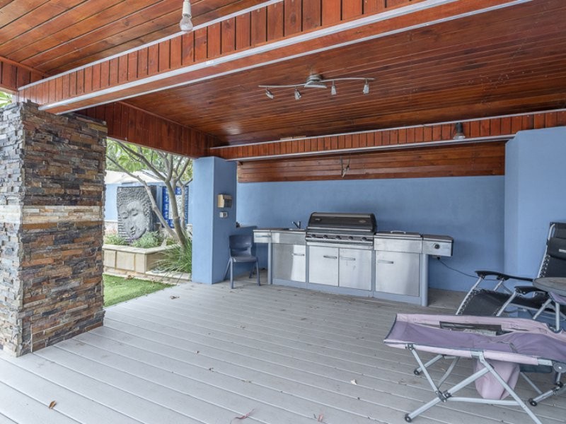 5 St Georges Avenue, Champion Lakes WA 6111