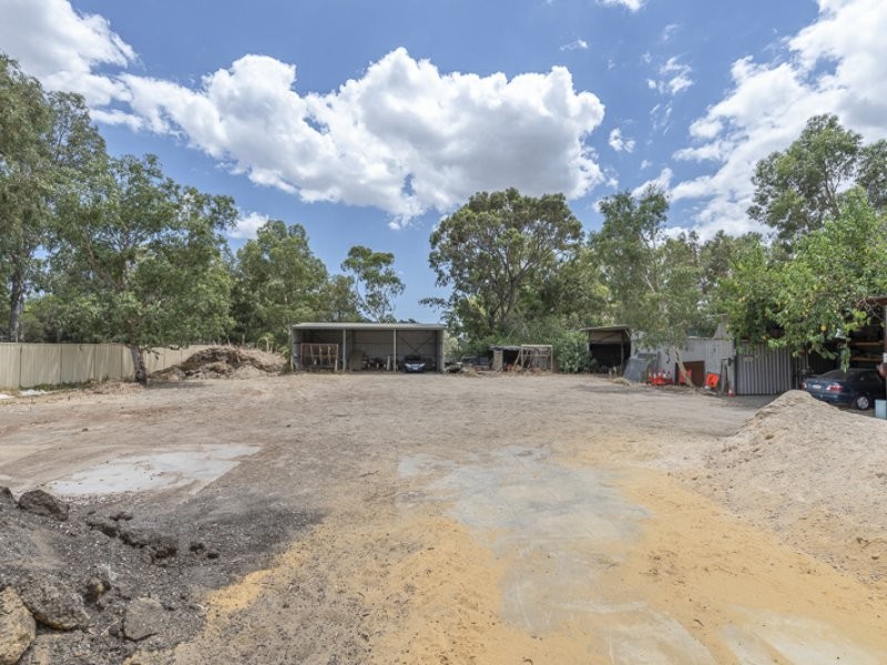 5 St Georges Avenue, Champion Lakes WA 6111