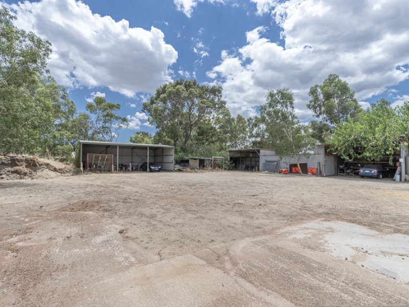 5 St Georges Avenue, Champion Lakes WA 6111