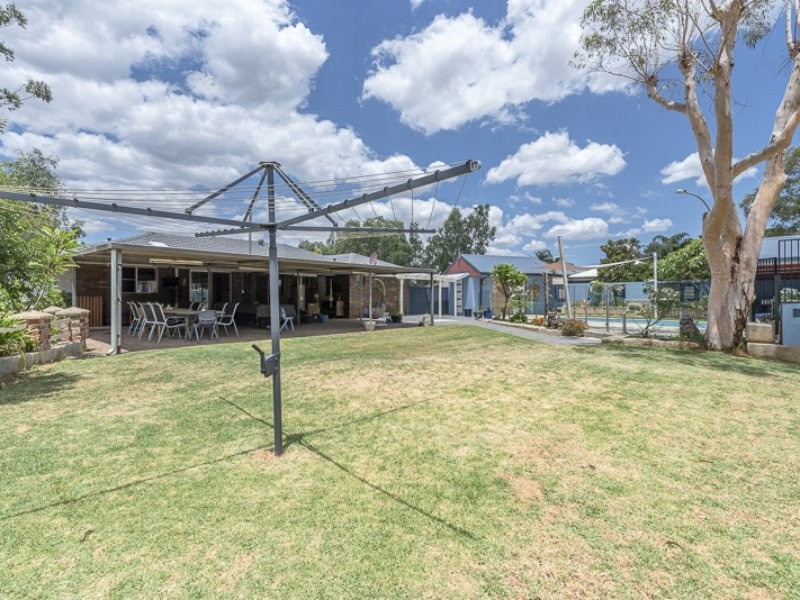 5 St Georges Avenue, Champion Lakes WA 6111