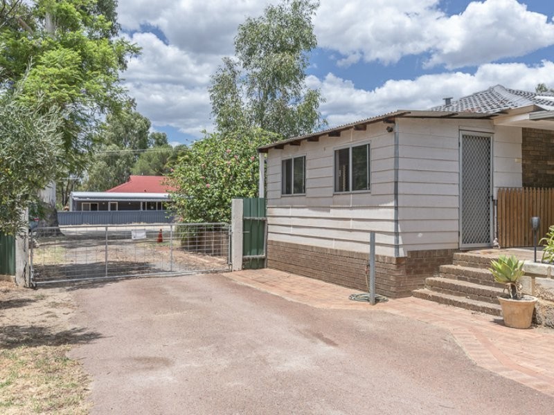 5 St Georges Avenue, Champion Lakes WA 6111