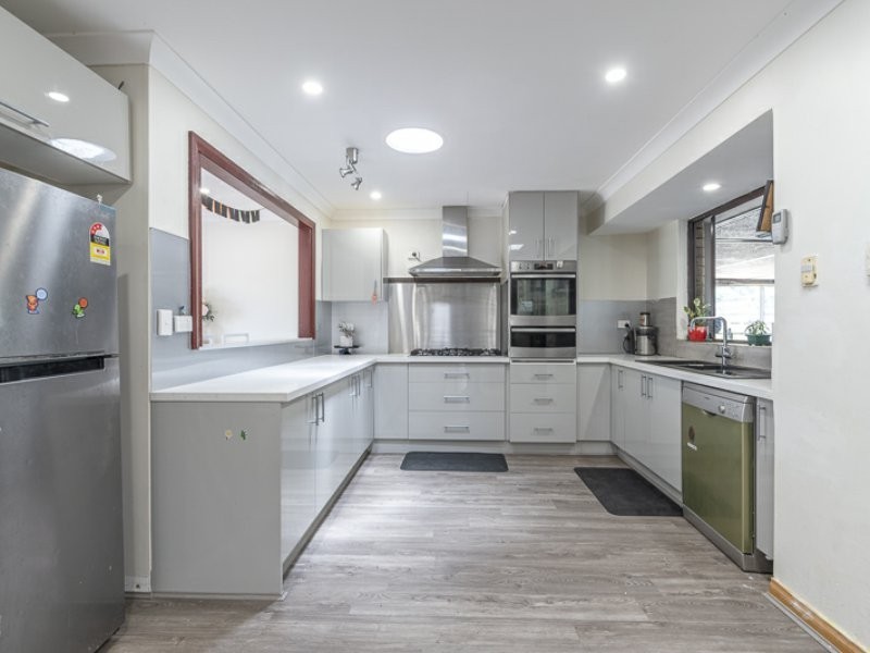 1 Knightsbridge Way, Thornlie WA 6108