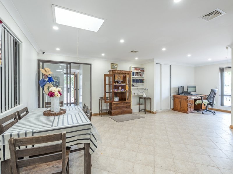 1 Knightsbridge Way, Thornlie WA 6108