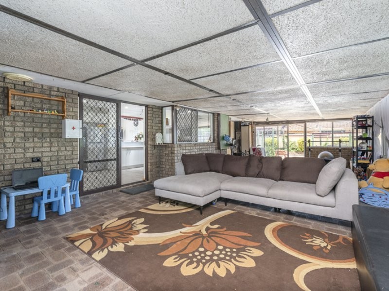 1 Knightsbridge Way, Thornlie WA 6108