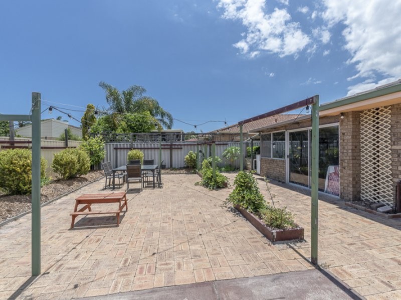 1 Knightsbridge Way, Thornlie WA 6108