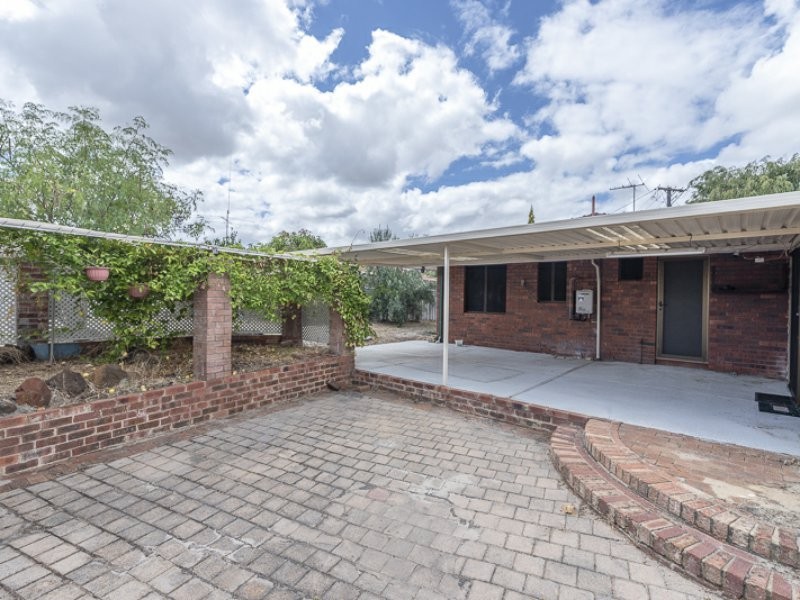 15 Parer Close, Thornlie WA 6108