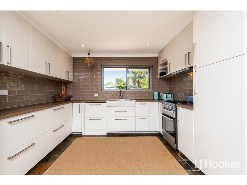 10 Newborough Place, Huntingdale WA 6110