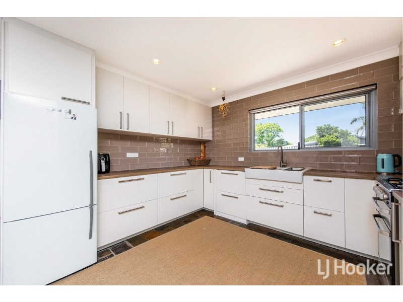 10 Newborough Place, Huntingdale WA 6110