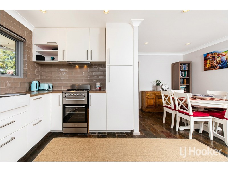 10 Newborough Place, Huntingdale WA 6110