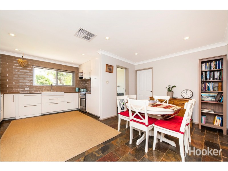 10 Newborough Place, Huntingdale WA 6110