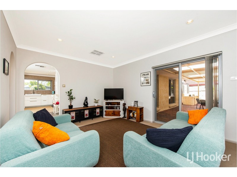 10 Newborough Place, Huntingdale WA 6110