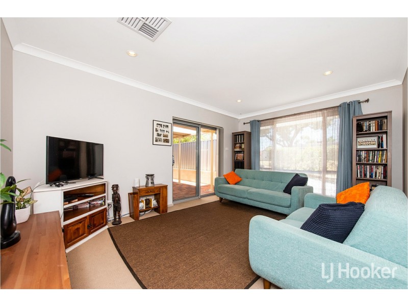 10 Newborough Place, Huntingdale WA 6110