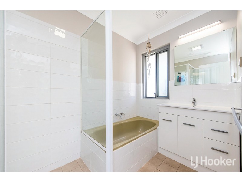 10 Newborough Place, Huntingdale WA 6110