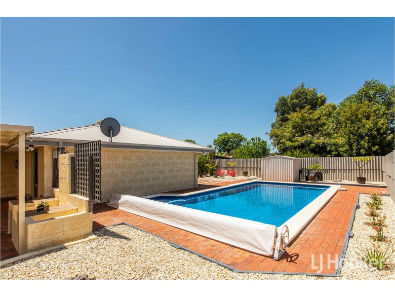 10 Newborough Place, Huntingdale WA 6110