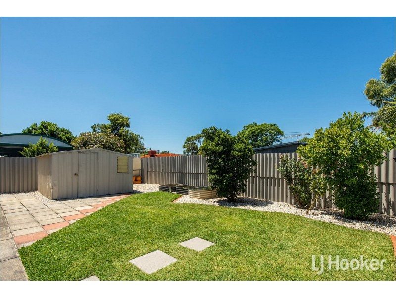 10 Newborough Place, Huntingdale WA 6110