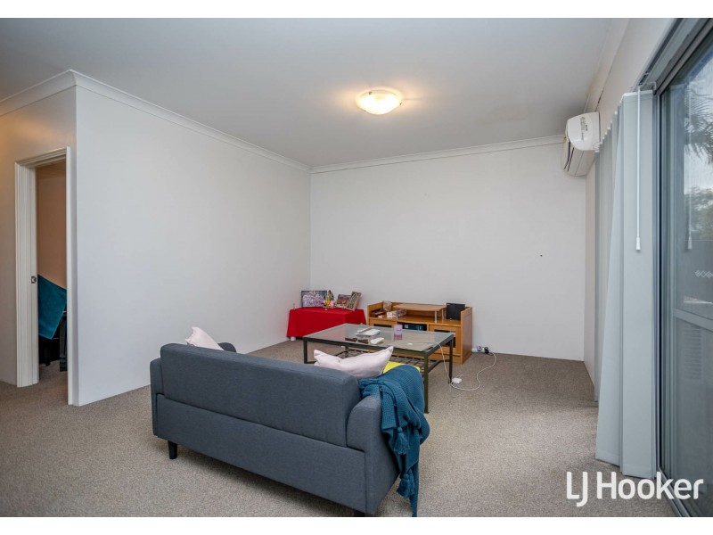 1/11 Debenham Street, Thornlie WA 6108