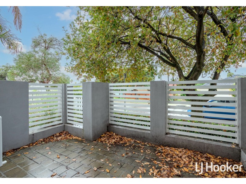 1/11 Debenham Street, Thornlie WA 6108