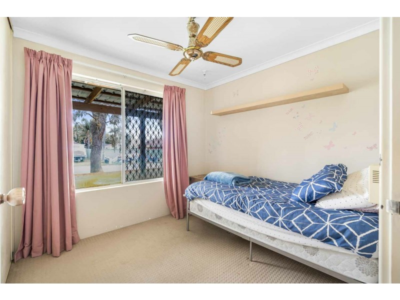18 Dionne Place, Gosnells WA 6110