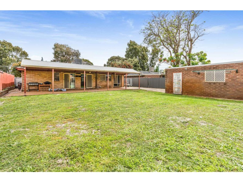 18 Dionne Place, Gosnells WA 6110