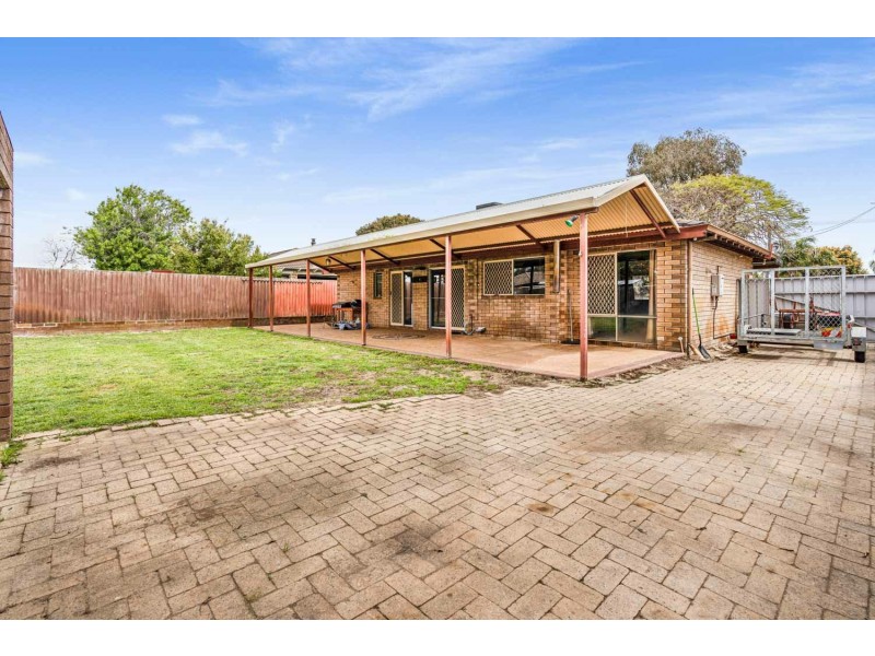 18 Dionne Place, Gosnells WA 6110