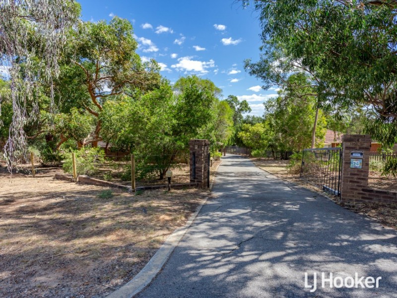 24 Judith Road, Wattle Grove WA 6107
