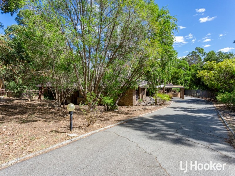 24 Judith Road, Wattle Grove WA 6107