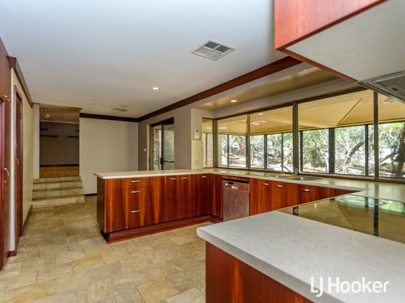 24 Judith Road, Wattle Grove WA 6107