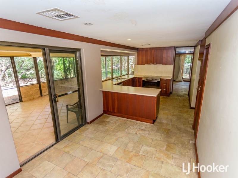 24 Judith Road, Wattle Grove WA 6107