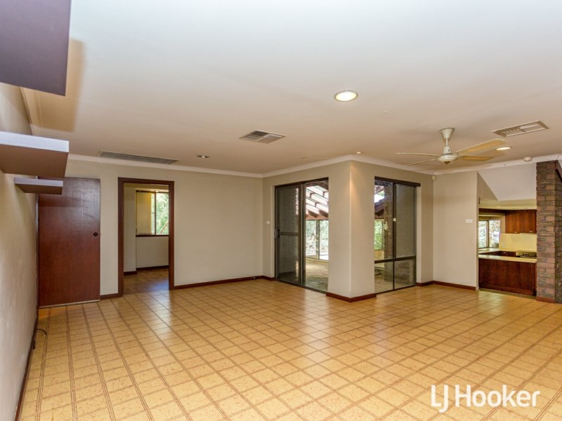 24 Judith Road, Wattle Grove WA 6107