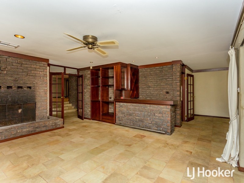 24 Judith Road, Wattle Grove WA 6107